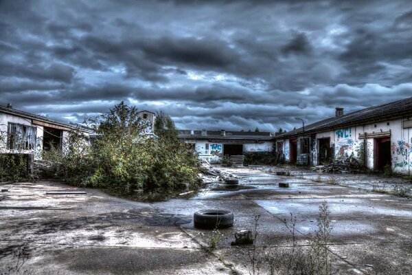 DIMEX | Vliesové fototapety na stenu Starý továrenský dvor MS-5-0867 | 375 x 250 cm | zelená, modrá, biela, šedá