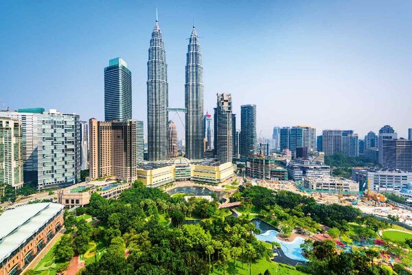 DIMEX | Vliesové fototapety na stenu Kuala Lumpur MS-5-2102 | 375 x 250 cm | zelená, modrá, hnedá, šedá