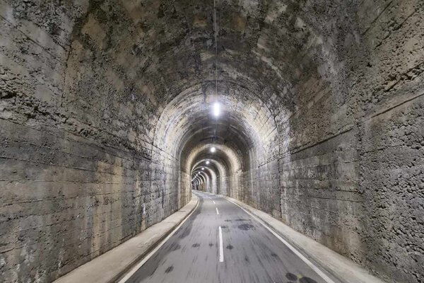 DIMEX | Vliesové fototapety na stenu Bergamo Lombardia MS-5-0725 | 375 x 250 cm | šedá