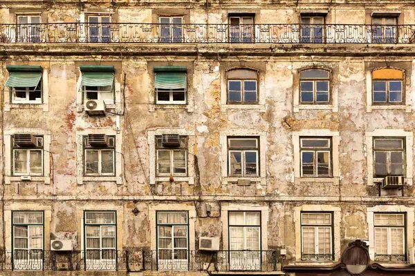 DIMEX | Vliesové fototapety na stenu Európsky dom, Portugalsko MS-5-0805 | 375 x 250 cm | zelená, biela, krémová, hnedá