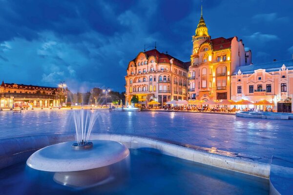 DIMEX | Vliesové fototapety na stenu Oradea, Rumunsko MS-5-1076 | 375 x 250 cm | modrá, žltá, oranžová