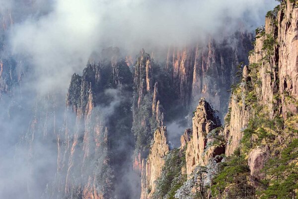 DIMEX | Vliesové fototapety na stenu Mraky nad vrcholmi MS-5-1685 | 375 x 250 cm | zelená, hnedá, šedá