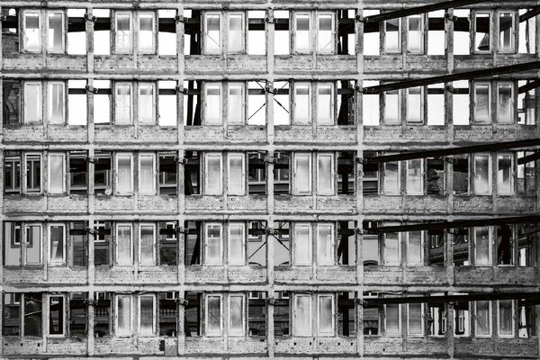 DIMEX | Vliesové fototapety na stenu Starý mrakodrap MS-5-0806 | 375 x 250 cm | biela, čierna, šedá