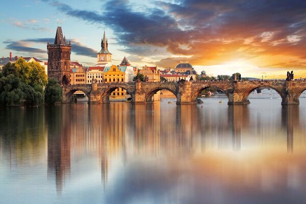DIMEX | Vliesové fototapety na stenu Výhľad na Karlov most MS-5-0664 | 375 x 250 cm | modrá, oranžová, šedá