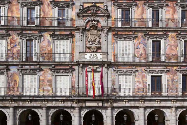 DIMEX | Vliesové fototapety na stenu Hlavné námestie Madridu MS-5-0808 | 375 x 250 cm | biela, oranžová, hnedá, šedá