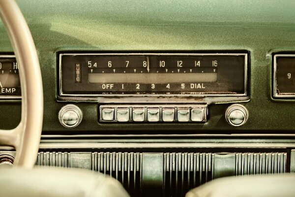 DIMEX | Vliesové fototapety na stenu Rádio v starom aute MS-5-2187 | 375 x 250 cm | zelená, čierna, metalická