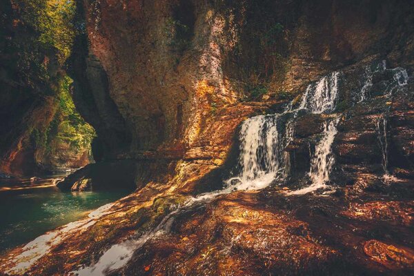 DIMEX | Vliesové fototapety na stenu Martvili Canyon MS-5-3195 | 375 x 250 cm | zelená, biela, hnedá