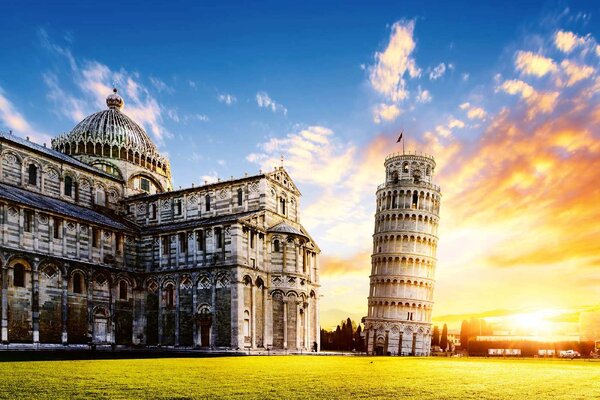 DIMEX | Vliesové fototapety na stenu Piazza dei Miracoli, Taliansko MS-5-1017 | 375 x 250 cm | zelená, modrá, biela, béžová