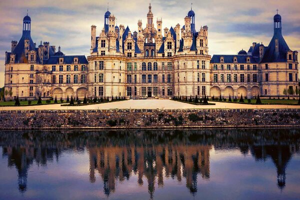 DIMEX | Vliesové fototapety na stenu Chambord, údolie Loire MS-5-1081 | 375 x 250 cm | zelená, modrá, béžová, hnedá