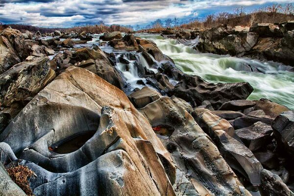 DIMEX | Vliesové fototapety na stenu Great Falls Park MS-5-3164 | 375 x 250 cm | zelená, biela, hnedá