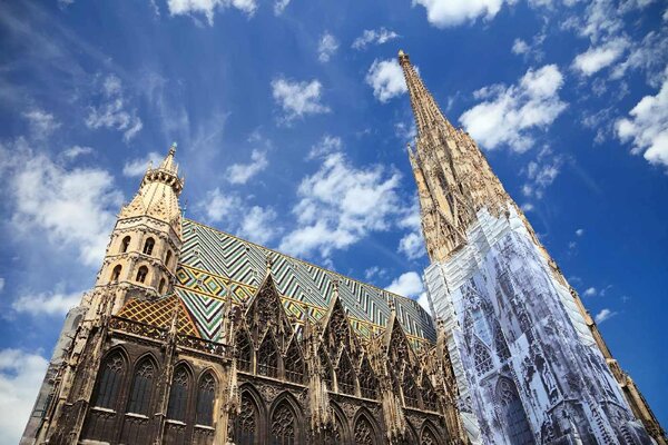 DIMEX | Vliesové fototapety na stenu Katedrála vo Viedni MS-5-1066 | 375 x 250 cm | modrá, biela, šedá
