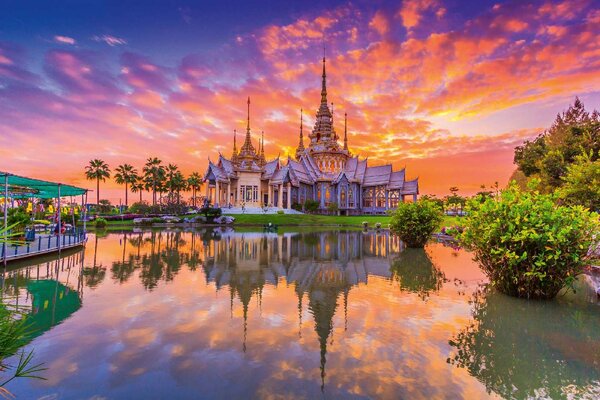 DIMEX | Vliesové fototapety na stenu Wat thai MS-5-1162 | 375 x 250 cm | zelená, fialová, oranžová, šedá