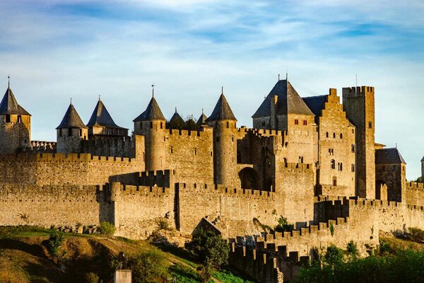 DIMEX | Vliesové fototapety na stenu Pevnosť Carcassonne MS-5-1082 | 375 x 250 cm | zelená, modrá, béžová, hnedá