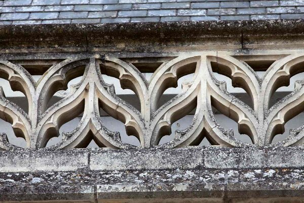 DIMEX | Vliesové fototapety na stenu Hrad Amboise MS-5-1195 | 375 x 250 cm | béžová, šedá