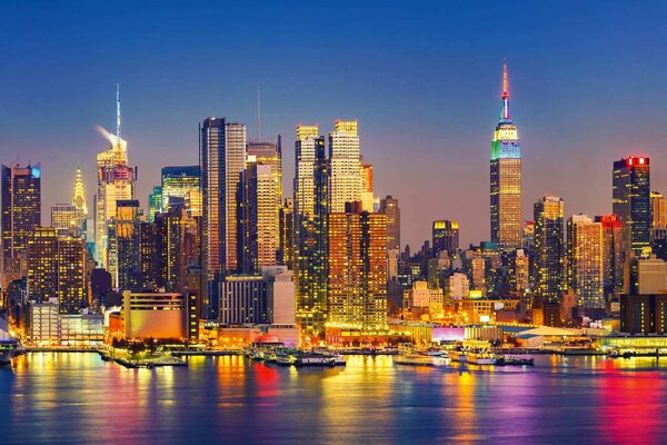DIMEX | Vliesové fototapety na stenu Manhattan v noci MS-5-2974 | 375 x 250 cm | modrá, červená, čierna, žltá