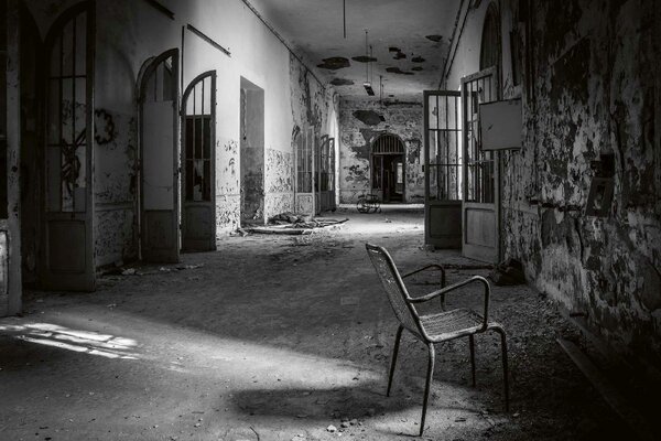 DIMEX | Vliesové fototapety na stenu Psychiatrická liečebňa II. MS-5-0876 | 375 x 250 cm | biela, čierna, šedá