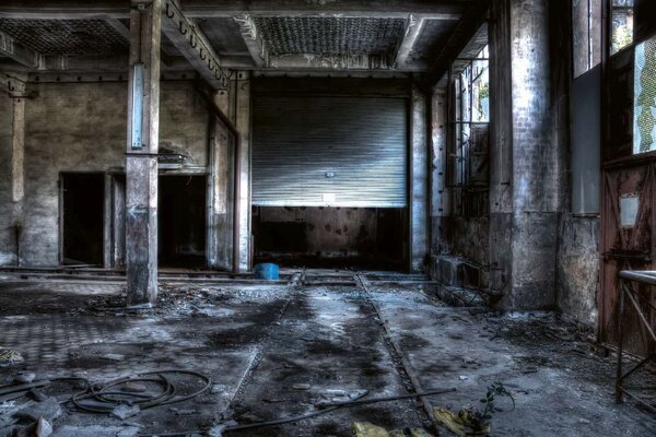 DIMEX | Vliesové fototapety na stenu Francúzska továreň MS-5-0860 | 375 x 250 cm | béžová, čierna, šedá