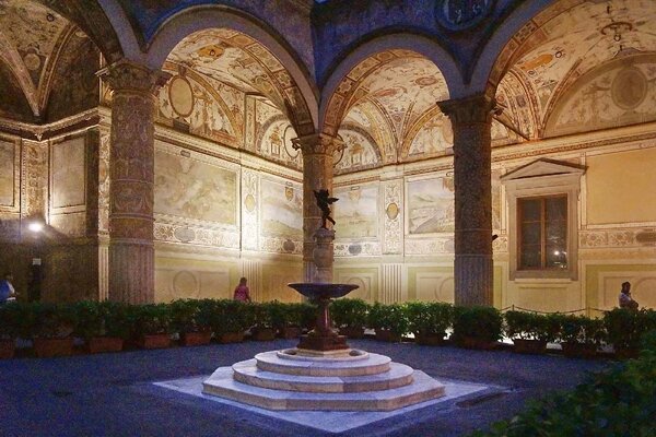 DIMEX | Vliesové fototapety na stenu Medicejský palác, nádvorie MS-5-0956 | 375 x 250 cm | zelená, béžová, hnedá