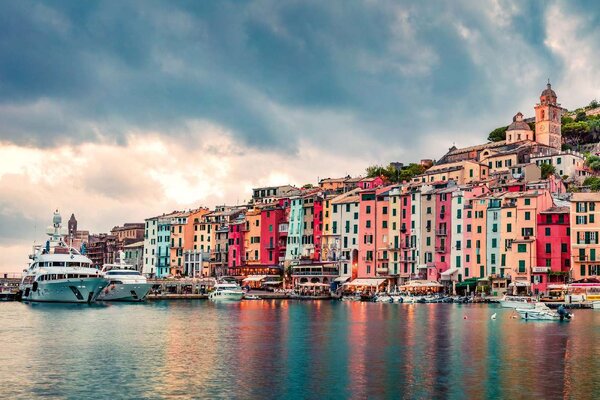 DIMEX | Vliesové fototapety na stenu Mesto Portovenere MS-5-0765 | 375 x 250 cm | modrá, červená, šedá