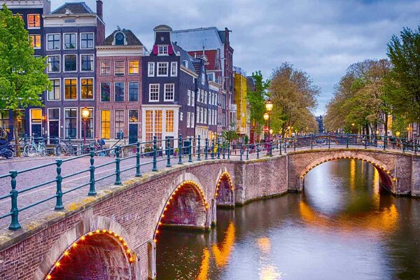 DIMEX | Vliesové fototapety na stenu Amsterdamská panoráma MS-5-0669 | 375 x 250 cm | modrá, žltá, šedá