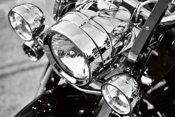 DIMEX | Vliesové fototapety na stenu Svetlomet motocykla MS-5-2801 | 375 x 250 cm | čierna, metalická
