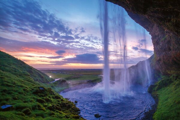 DIMEX | Vliesové fototapety na stenu Seljalandsfoss, Island MS-5-3200 | 375 x 250 cm | zelená, modrá, hnedá