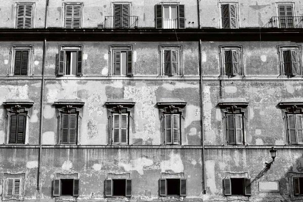 DIMEX | Vliesové fototapety na stenu Stará fasáda budovy MS-5-0798 | 375 x 250 cm | biela, čierna, šedá