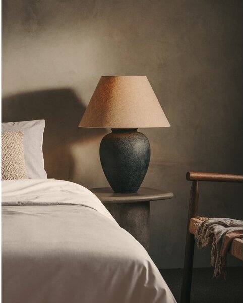 Čierno-béžová stolová lampa s textilným tienidlom (výška 60 cm) Mercadal – Kave Home