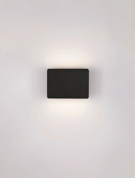 Minimalistické nastenné svietidlo Oti Čierna