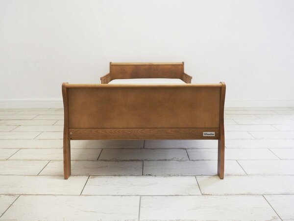 Detská drevená posteľ so zábranou Noble Junior Bed 80x160 - orech