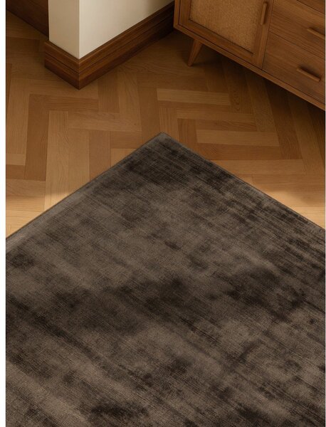 Hnedý ručne tkaný koberec z viskózy 80x150 cm Noemi – Vikosa