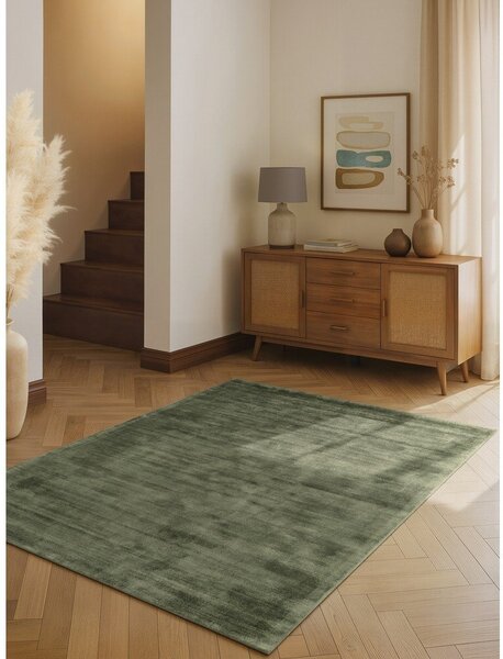 Zelený ručne tkaný koberec z viskózy 80x150 cm Noemi – Vikosa