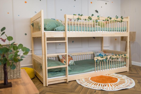MAXMAX Detská poschodová posteľ s Montessori lôžkom z masívu borovice BOLEK - 200x90 cm - PRÍRODNÁ