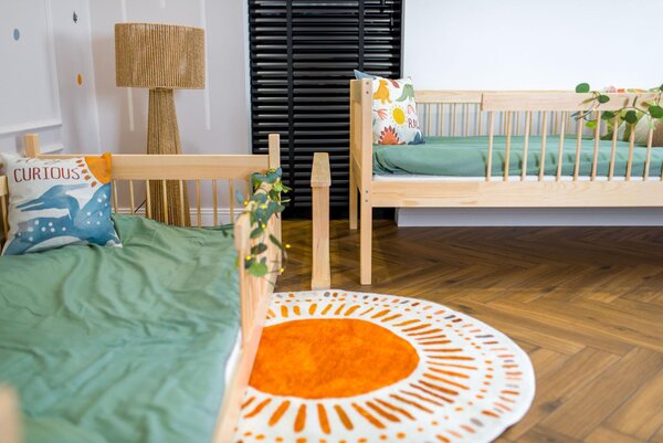 MAXMAX Detská poschodová posteľ s Montessori lôžkom z masívu borovice BOLEK - 200x90 cm - PRÍRODNÁ