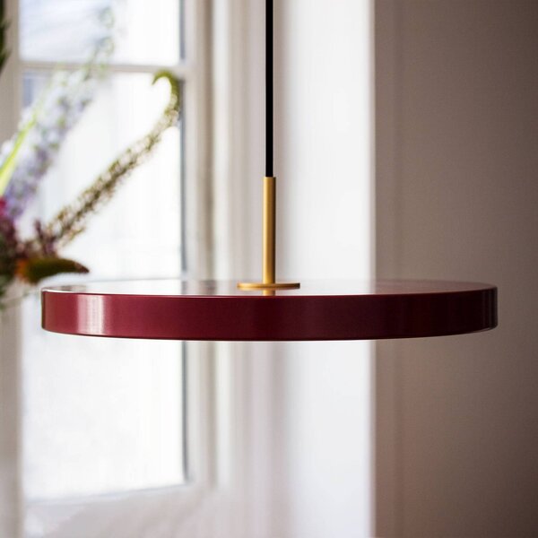 UMAGE Asteria medium závesné LED, mosadz červená, Červená, Obývacia izba / jedáleň, Hliník, Dizajn, Závesné svietidlo