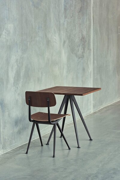 HAY Kaviarenský stolík Pyramid Table 21, Ø70 x 74 cm, black powder coated steel / smoked solid oak