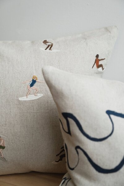 Ľanová obliečka na vankúš Surfers Embroidered 48 × 48 cm