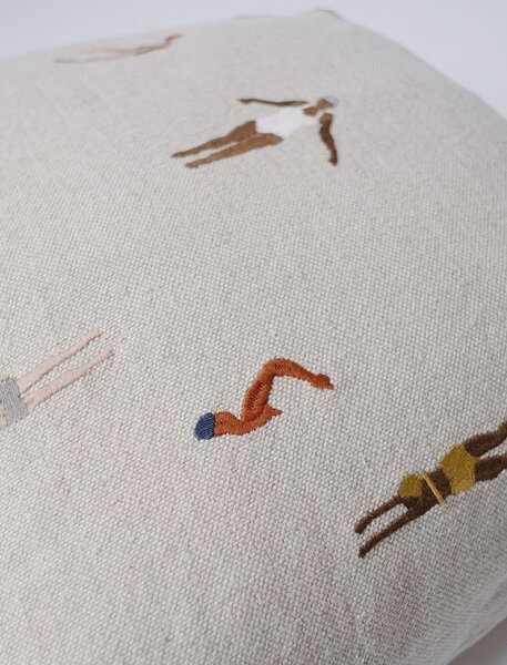 Ľanová obliečka na vankúš Swimmers 48 × 48 cm
