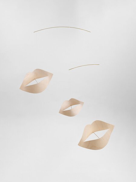 Kinet Kisses, nude