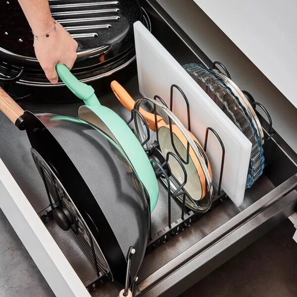 Goodhome Organizér na pokrievky a panvice, čierny, 11 flexibilných priehradiek, nastaviteľná šírka 28 - 57 cm MERLIN