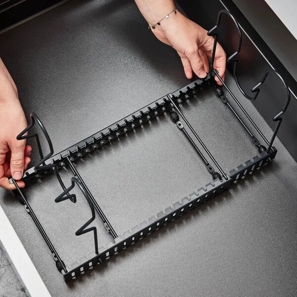 Goodhome Organizér na pokrievky a panvice, čierny, 11 flexibilných priehradiek, nastaviteľná šírka 28 - 57 cm MERLIN
