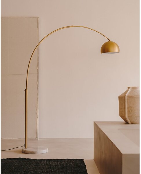 Stojacia lampa v zlatej farbe s kovovým tienidlom (výška 160 cm) Madali – Kave Home