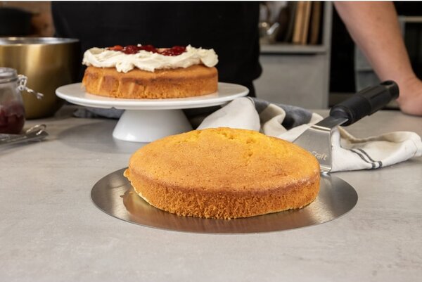 Plech na prenášanie torty Kitchen Craft Sweetly Does It