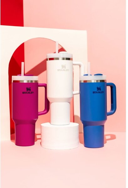 Biela termoska so slamkou z nehrdzavejúcej ocele 1,18 l Quencher H2.0 FlowState Tumbler Frost – Stanley