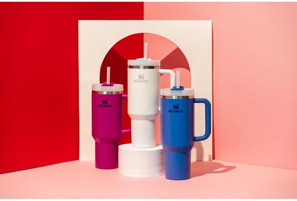 Biela termoska so slamkou z nehrdzavejúcej ocele 1,18 l Quencher H2.0 FlowState Tumbler Frost – Stanley