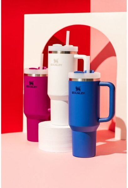 Biela termoska so slamkou z nehrdzavejúcej ocele 1,18 l Quencher H2.0 FlowState Tumbler Frost – Stanley