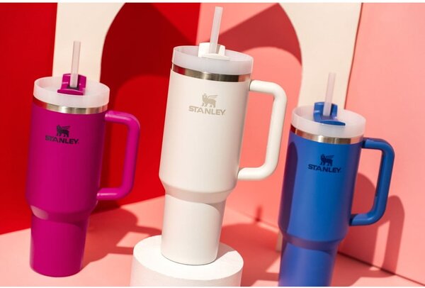 Biela termoska so slamkou z nehrdzavejúcej ocele 1,18 l Quencher H2.0 FlowState Tumbler Frost – Stanley
