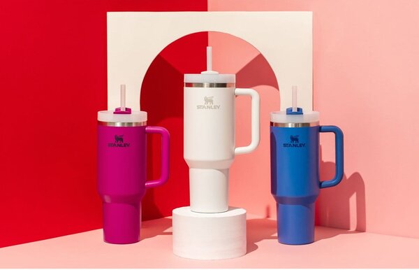 Biela termoska so slamkou z nehrdzavejúcej ocele 1,18 l Quencher H2.0 FlowState Tumbler Frost – Stanley