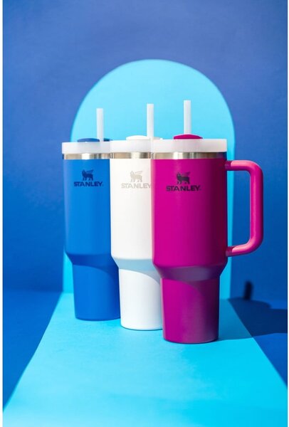 Biela termoska so slamkou z nehrdzavejúcej ocele 1,18 l Quencher H2.0 FlowState Tumbler Frost – Stanley