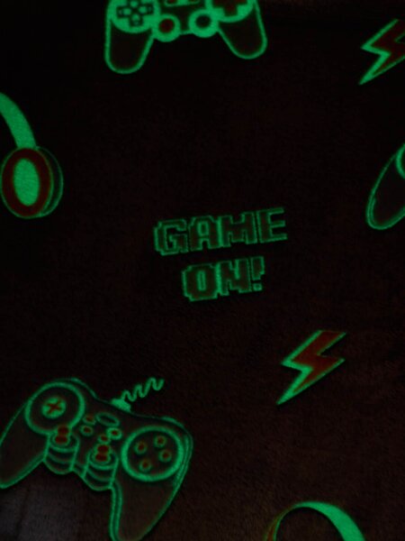 Sinsay - Sada flísovej posteľnej bielizne s fluorescenčným vzorom - stredne sivá